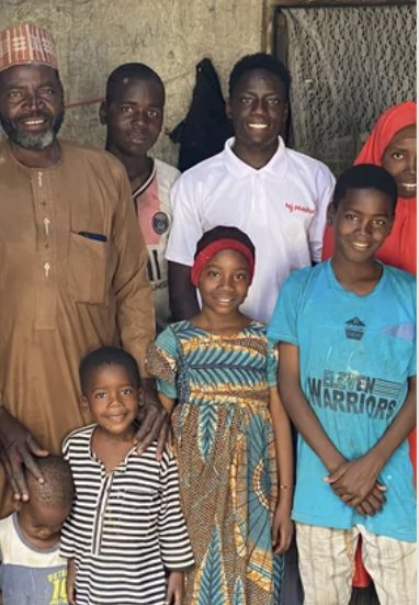 Mo with his family